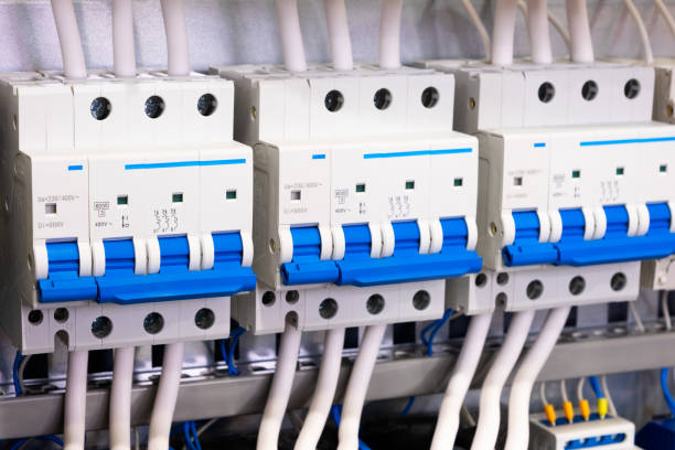 Securing Solar ROI: A Complete Guide to Surge Protection in Commercial PV Systems